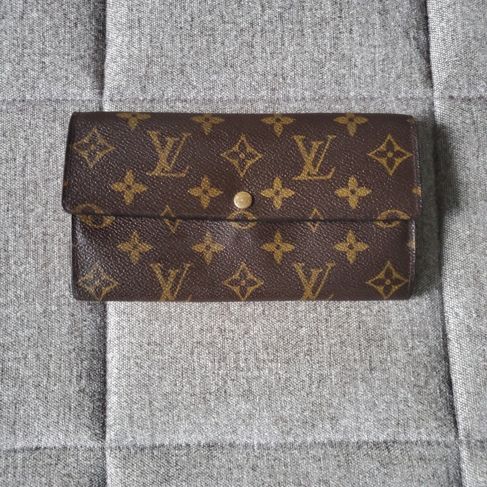 Authentic Louis Vuitton Vintage Leather LV Monogram Brown Sarah Long Wallet